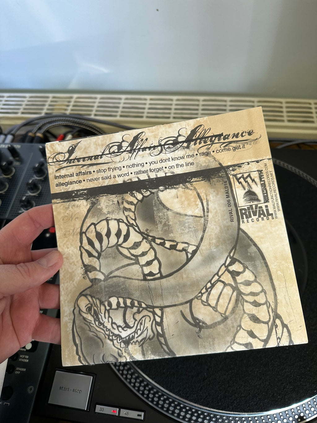Internal Affairs / Allegiance split rear sleeve